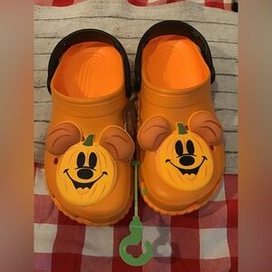 Disney parks Mickey Mouse halloween pumpkins crocs m6-w8-NEW